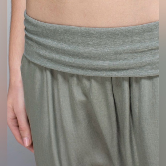 Lululemon Post Power Crop
Earl Grey / Heathered Earl Grey 6 - Picture 6 of 14